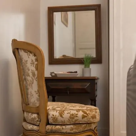 T2 Au Calme A 2 Min A Pied Du Chateau - Le Versaillais *